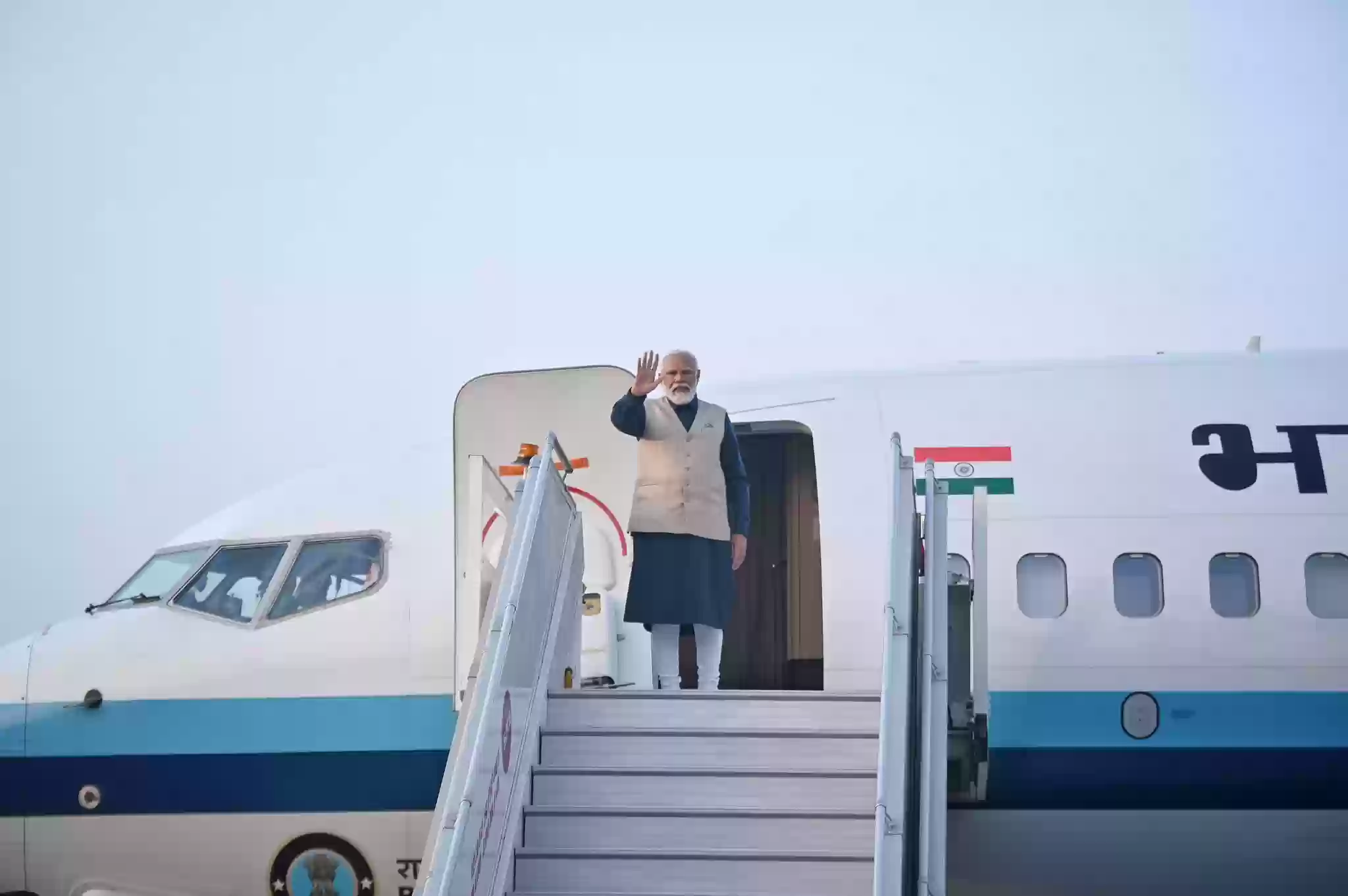 भूटान पहुंचे पीएम मोदी, प्रधानमंत्री शेरिंग टोबगे ने किया जोरदार स्वागत