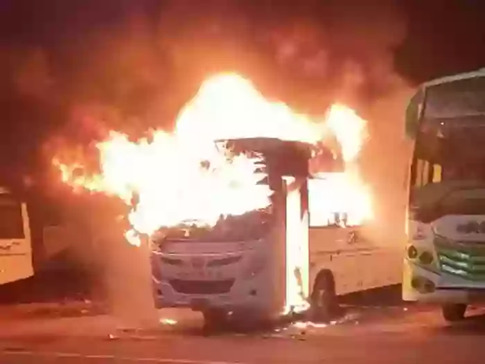 दीवाली की रात रांची में हुआ बड़ा हसदा, दीए से बस में लगी आग, ड्राइवर-कंडक्टर की हुई मौत