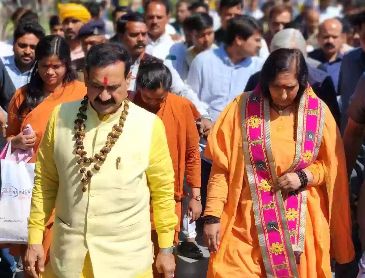 नवग्रह शक्तिपीठ प्राणप्रतिष्ठा महोत्सव: धर्म सभा में साध्वी ऋतंभरा ने कहा- सुख बटोरने से नहीं, बांटने से बढ़ता है