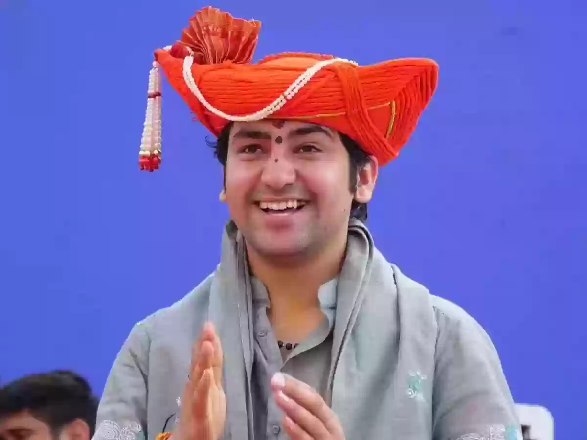 बाबा बागेश्वर बोले - संत बनने की कोशिश कर रहा हूं, लेकिन वाणी से नहीं बल्कि आचरण से