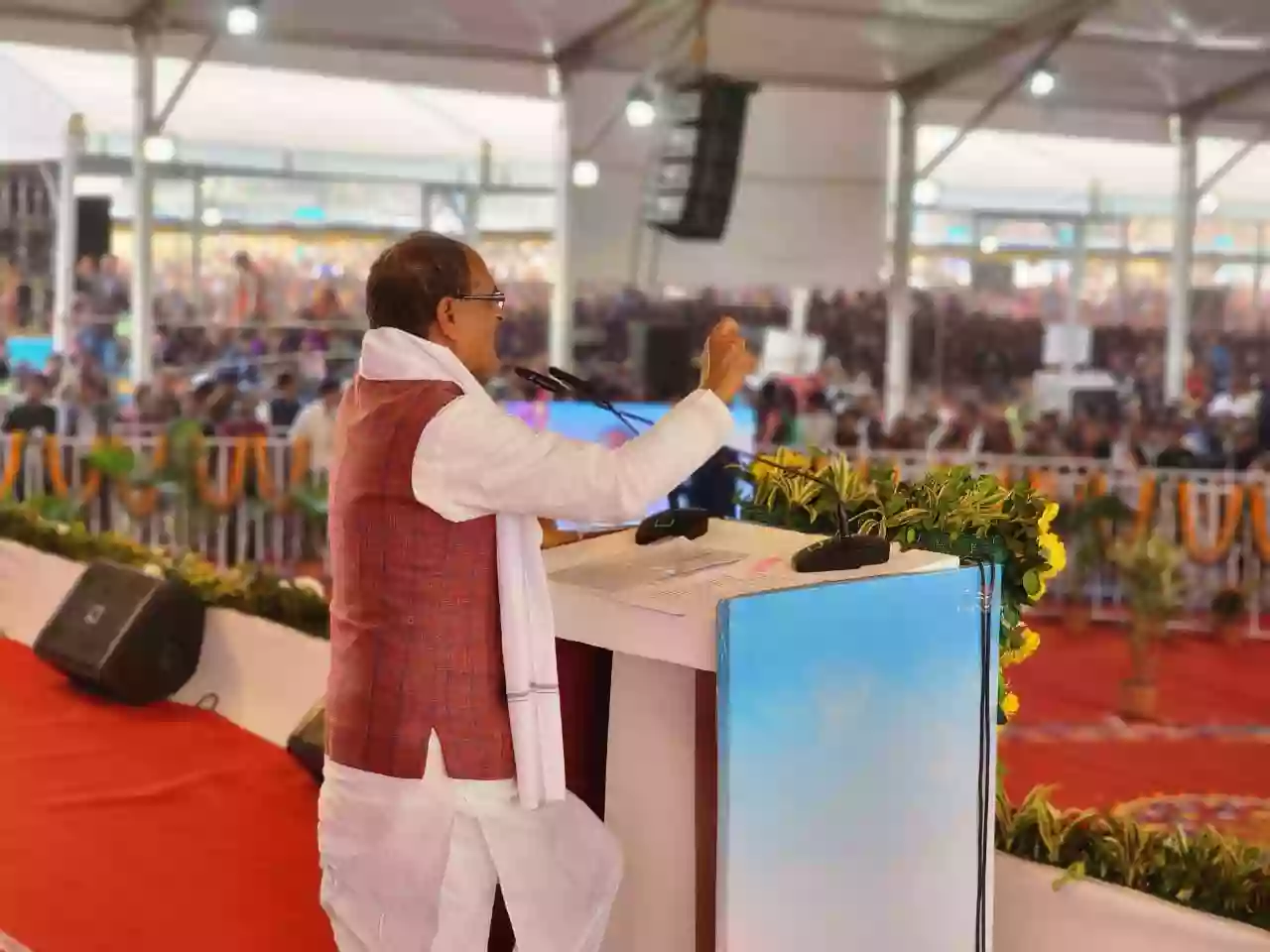 सीएम शिवराज ने सिंगरौली को दी सौगात, गरीबों को दी आवासीय जमीन, किसानों के खाते में कि राशि ट्रांसफर