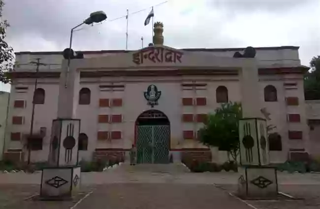 प्रयागराज के नैनी जेल में 516 कैदी ने रखा नवरात्रि का व्रत तो 450 ने रखा रोज़ा, अधिकारी कर रहे है पूरा इंतजाम