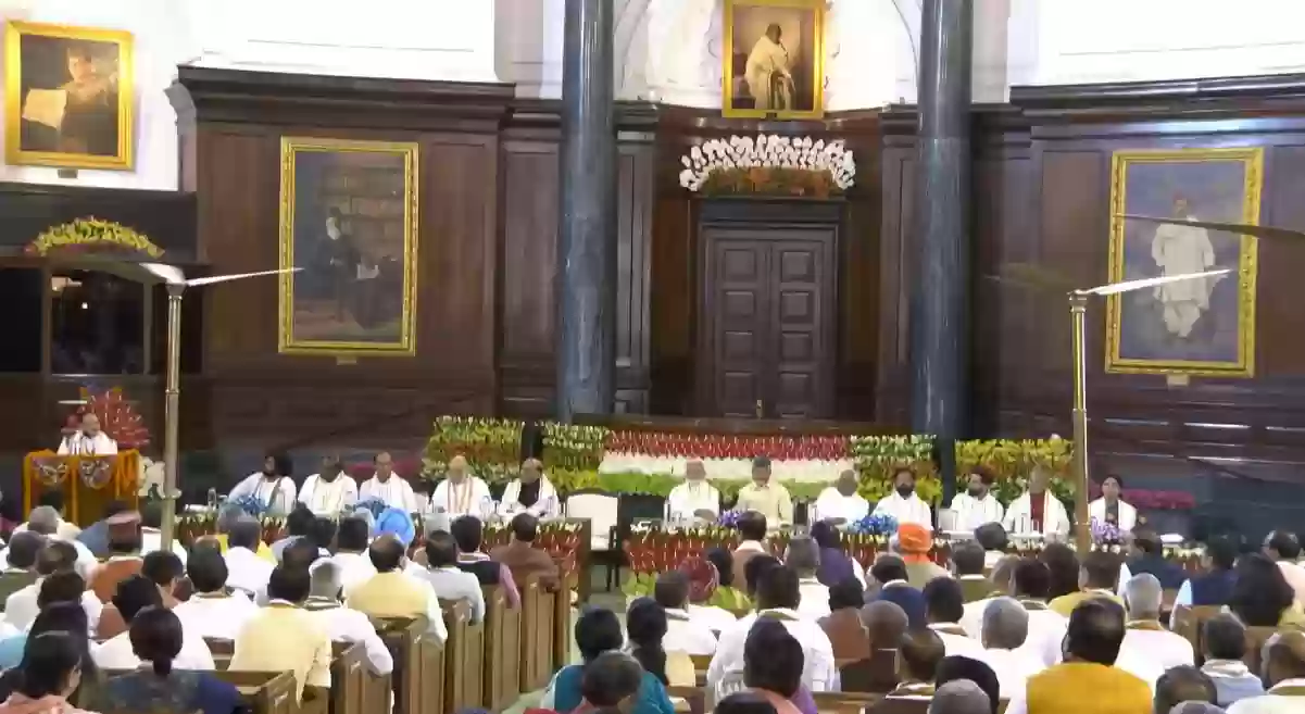 नरेंद्र मोदी चुने गए एनडीए संसदीय दल के नेता, राजनाथ सिंह ने रखा था प्रस्ताव, पार्लियामेंट में मोदी ने सिर झुकाकर संविधान को किया प्रणाम