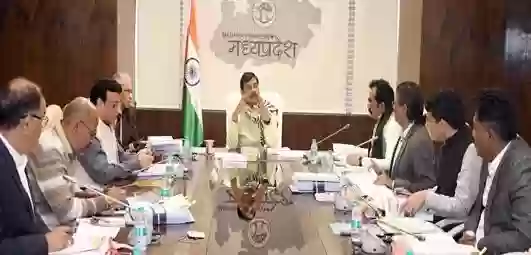 लोक निर्माण विभाग की समीक्षा में मुख्यमंत्री डॉ. मोहन यादव ने कहा- मेट्रोपॉलिटन एरिया और समीपवर्ती क्षेत्रों में बढ़ाएं राजमार्गों का घनत्व