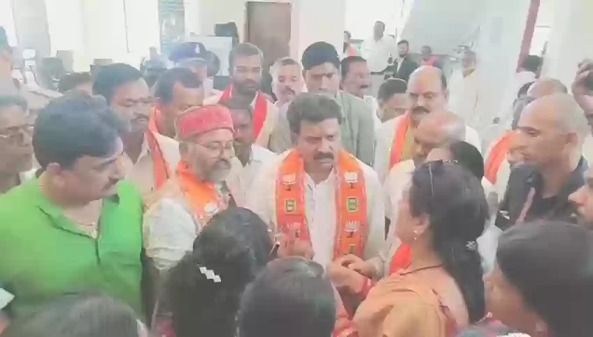 दुर्ग दौरे पर डिप्टी सीएम विजय शर्मा, कार्यकर्ताओं से किया संवाद, विकास योजनाओं की दी जानकारी