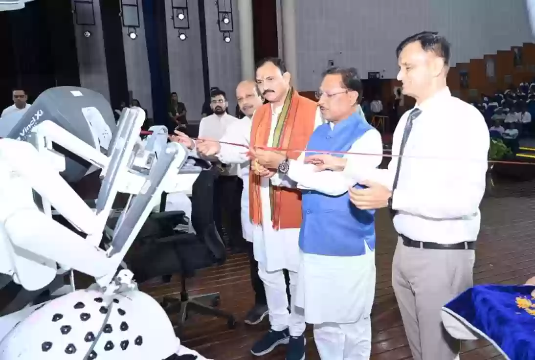मुख्यमंत्री विष्णु देव साय ने एम्स रायपुर में ‘देव हस्त’ रोबोटिक सर्जिकल सिस्टम का किया शुभारंभ, परिजन निवास निर्माण की घोषणा भी की