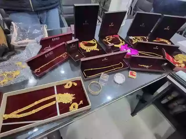 कैब में छूटा 1 करोड़ की ज्वेलरी से भरा बैग, पुलिस ने 4 घंटे में ढूंढ निकाला