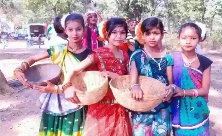 छत्तीसगढ़ में आज मन रहा छेरछेरा पर्व, टोली बनाकर घर-घर पहुंच रहे बच्चे,सीएम साय ने दी बधाई