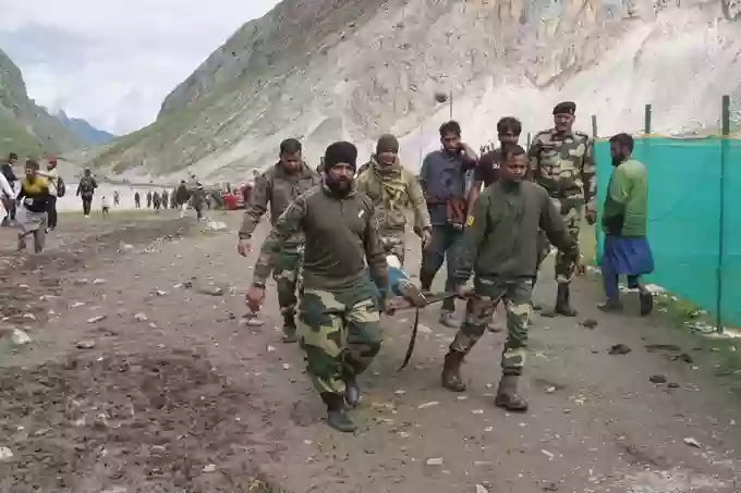 अमरनाथ गुफा के पास रविवार को भी जारी रहा रेस्क्यू ऑपरेशन