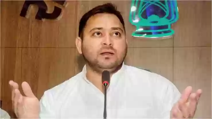 जाती हुई सरकार ने दिया फुल पेज एड, 4 लाख जॉब, 75 फीसदी आरक्षण