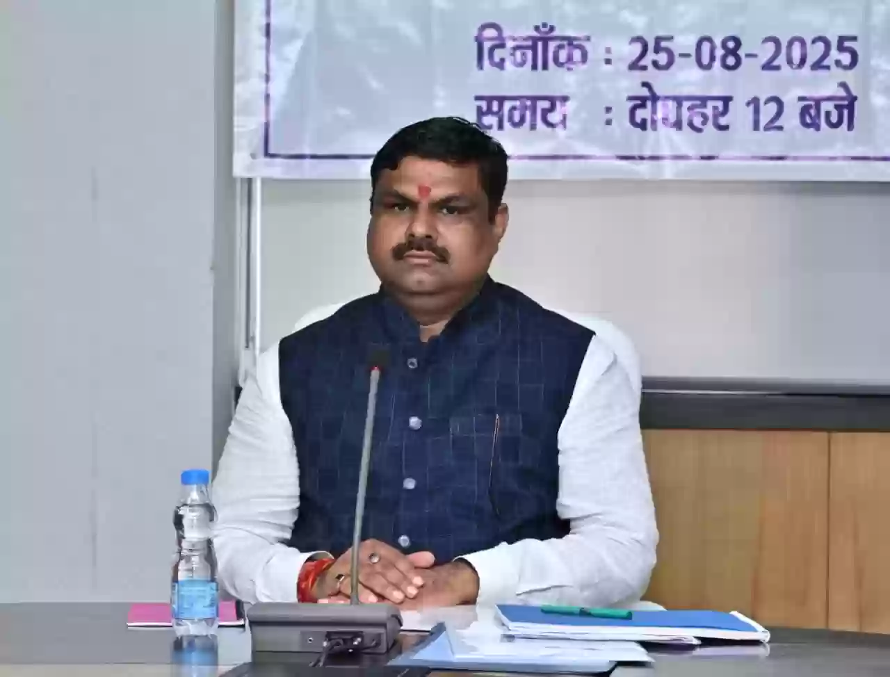 मंत्री गजेंद्र यादव ने ग्रहण किया कार्यभार, समीक्षा बैठक में बोले - शिक्षण कार्य को सर्वोच्च प्राथमिकता दें अधिकारी