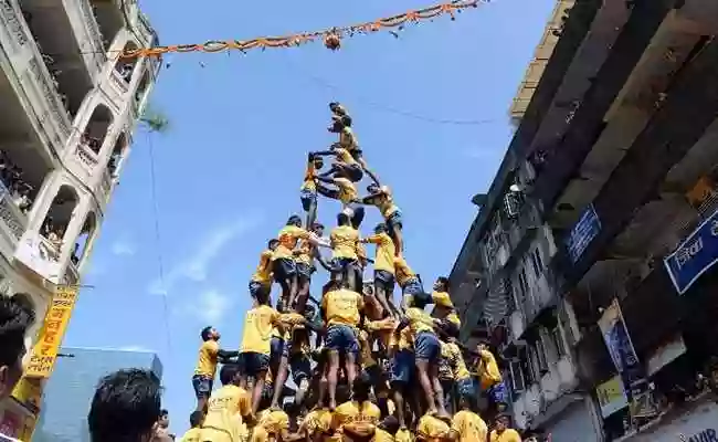 2 साल बाद महाराष्ट्र में फिर बनेगा दही हांडी का उत्सव, सरकार ने हटाई पाबंदियां