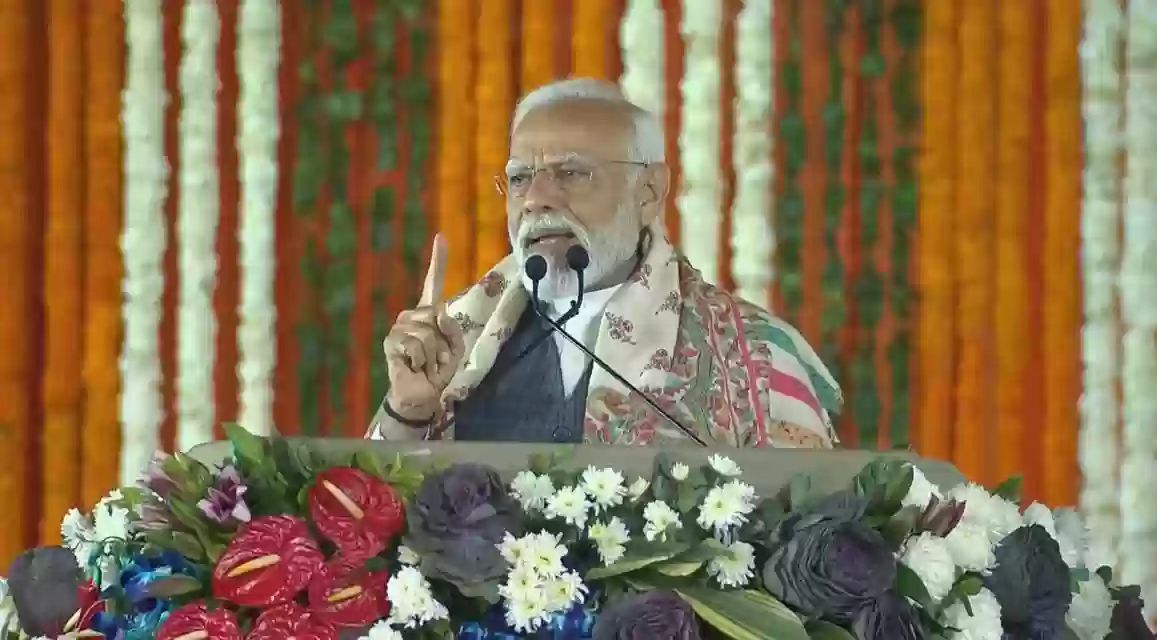जम्मू में पीएम मोदी ने 32 हजार करोड़ रुपये की परियोजनाओं का उद्घाटन किया, बोले - ‘कश्मीर में कभी स्कूल जलाए जाते थे, आज यहां स्कूल सजाए जाते हैं’