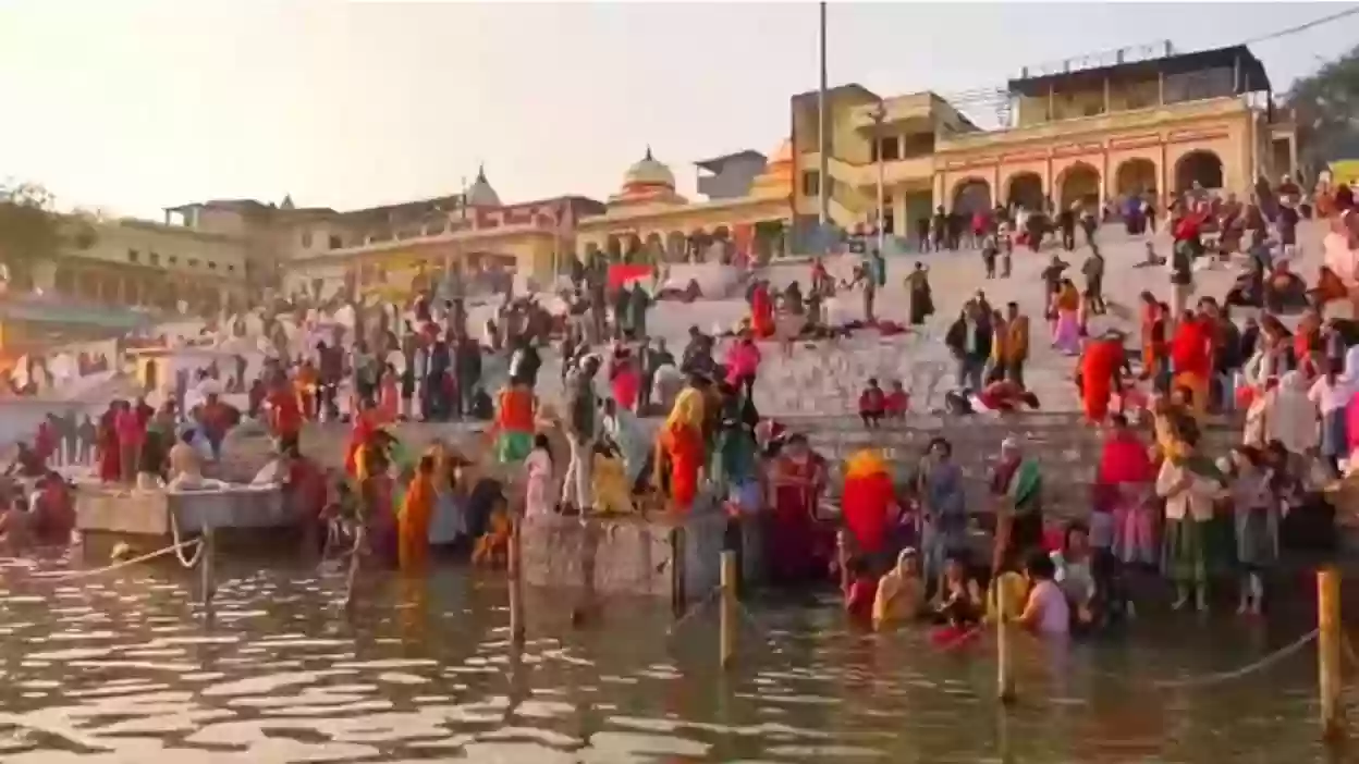 मकर संक्रांति पर सेठानी घाट में उमड़ा श्रद्धा का सैलाब, नर्मदा मैया में आस्था की डुबकी लगाने पहुंचे हजारों भक्त