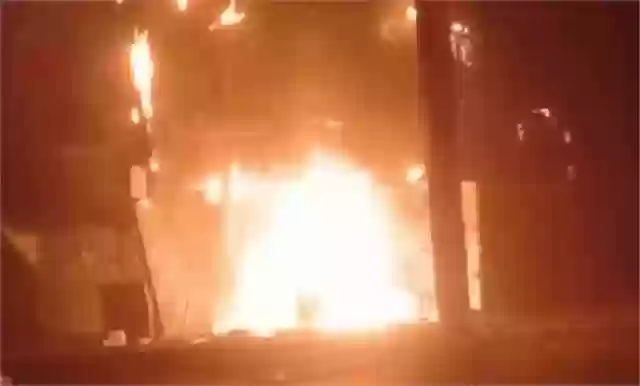 भोपाल जेल रोड पर महाकाल ऑटोमोबाइल में भीषण आग, 7 कारें जलकर खाक, करीब ₹35 लाख का नुकसान