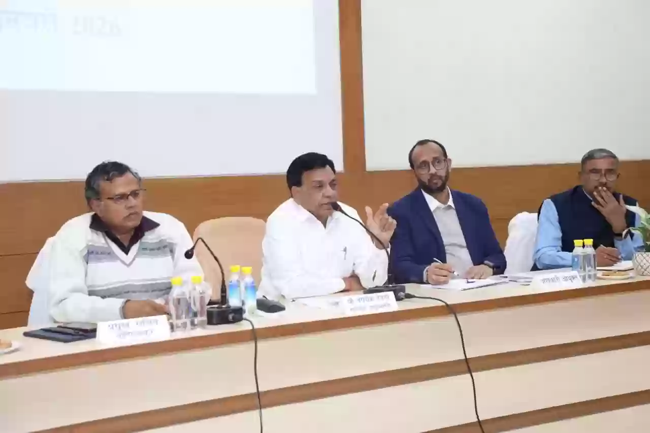 आबकारी नीति 2026-27 पर मंथन: अवैध शराब पर सख्ती, 18 हजार करोड़ राजस्व लक्ष्य प्राप्ति के निर्देश