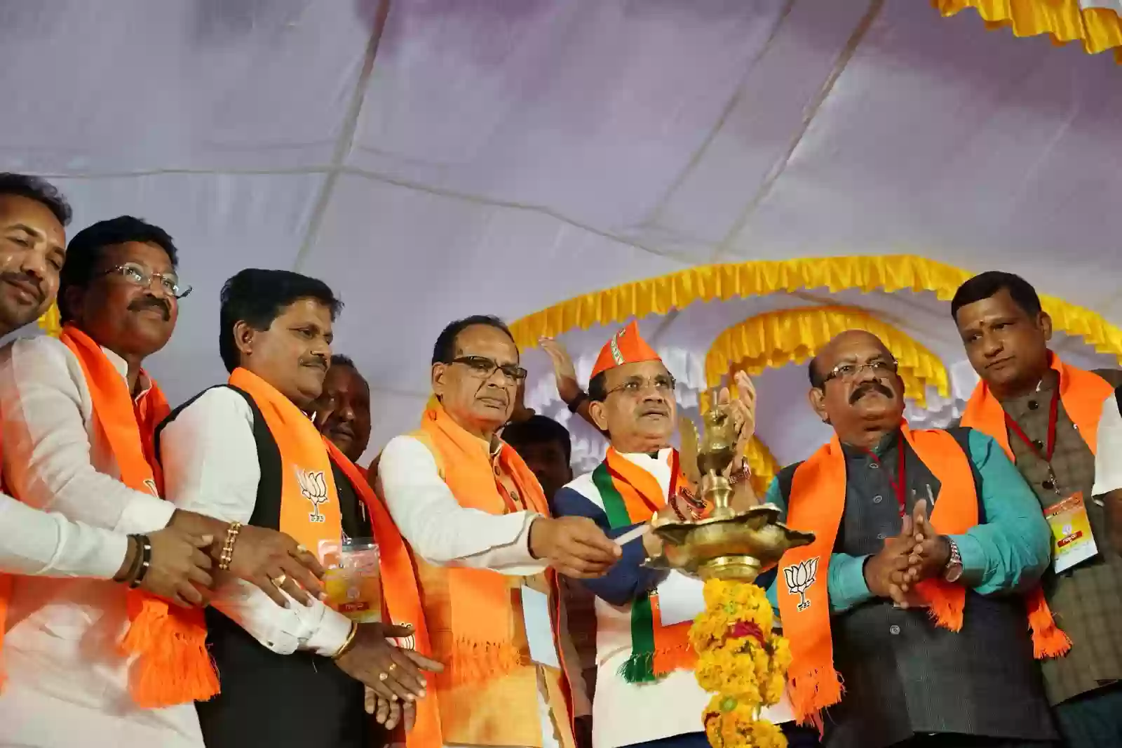 कर्नाटक में बोले शिवराज, ‘राहुल गांधी कांग्रेस को समाप्त करके ही मानेंगे, जब से खड़गे जी आए कांग्रेस की दुर्गति हो गई’