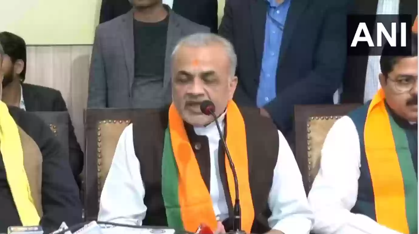यूपी में कांग्रेस को बड़ा झटका: लाल बहादुर शास्त्री के पोते विभाकर बीजेपी में शामिल; डिप्टी सीएम ब्रजेश पाठक ने दिलाई सदस्यता