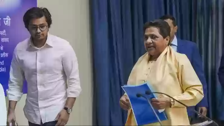 मायावती ने आकाश आनंद को नेशनल कोऑर्डिनेटर पद से हटाया, उत्तराधिकारी भी नहीं रहेंगे