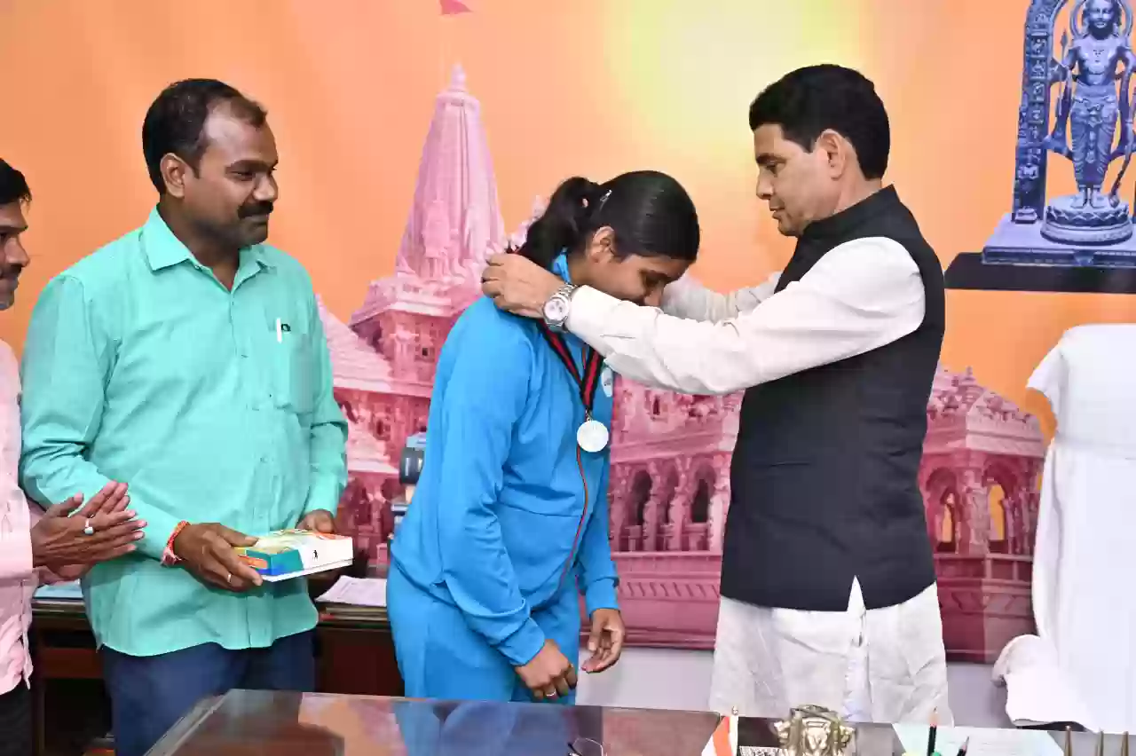 रायपुर की रीबा बेन्नी और बिलासपुर की रूपाली साहू ने न्यूजीलैंड में लहराया भारत का परचम, जूनियर कॉमनवेल्थ गेम्स में तलवारबाजी में जीता रजत पदक