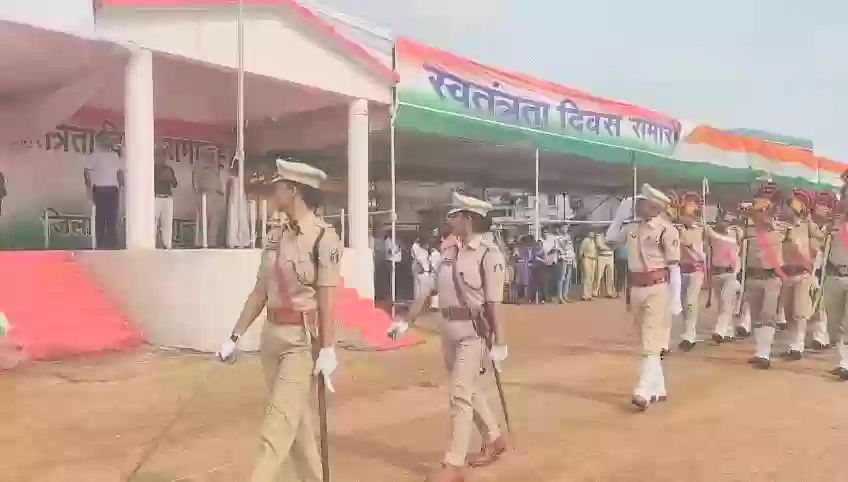 स्वतंत्रता दिवस की फुल ड्रेस रिहर्सल, कलेक्टर और एसपी ने परेड की ली सलामी