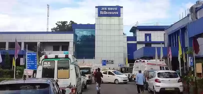 भोपाल के जेपी अस्पताल में अचानक लगी आग, धुएं से मची अफरा-तफरी; गार्ड की बहादुरी से बड़ा हादसा टला
