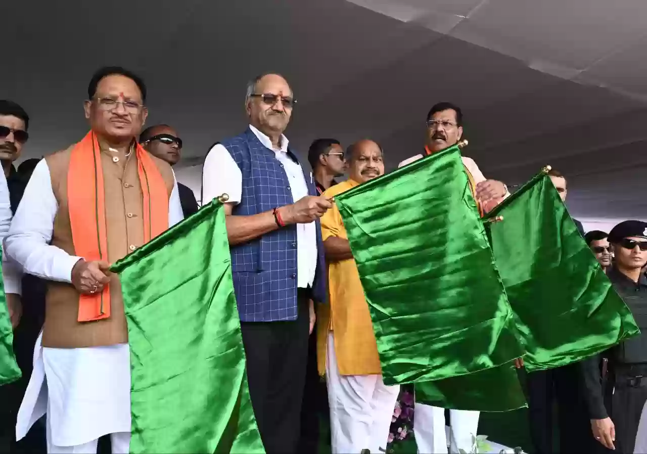 रायपुर से जबलपुर तक का सफर 08 घंटे में होगा होगा पूरा, नई एक्सप्रेस ट्रेन सेवा को मुख्यमंत्री और विधानसभा अध्यक्ष ने दिखाई हरी झंडी