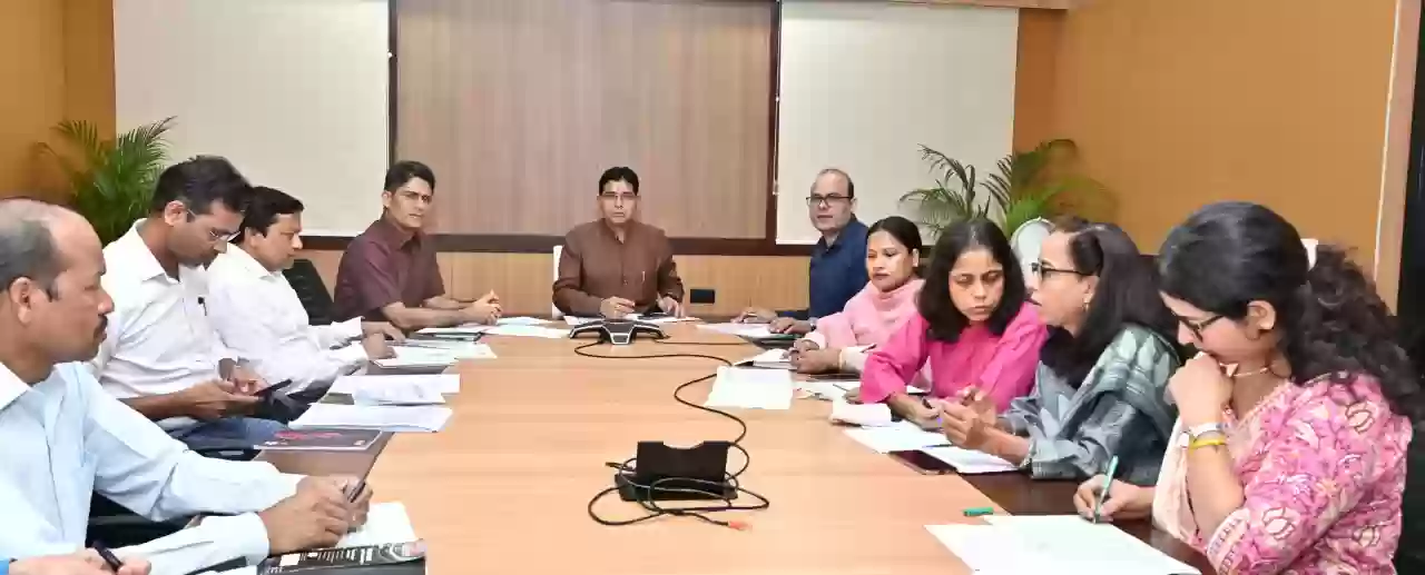 राजस्व प्रकरणों का समय-सीमा में निराकरण न करने वाले अधिकारियों पर की जाए कार्रवाई: टंकराम वर्मा