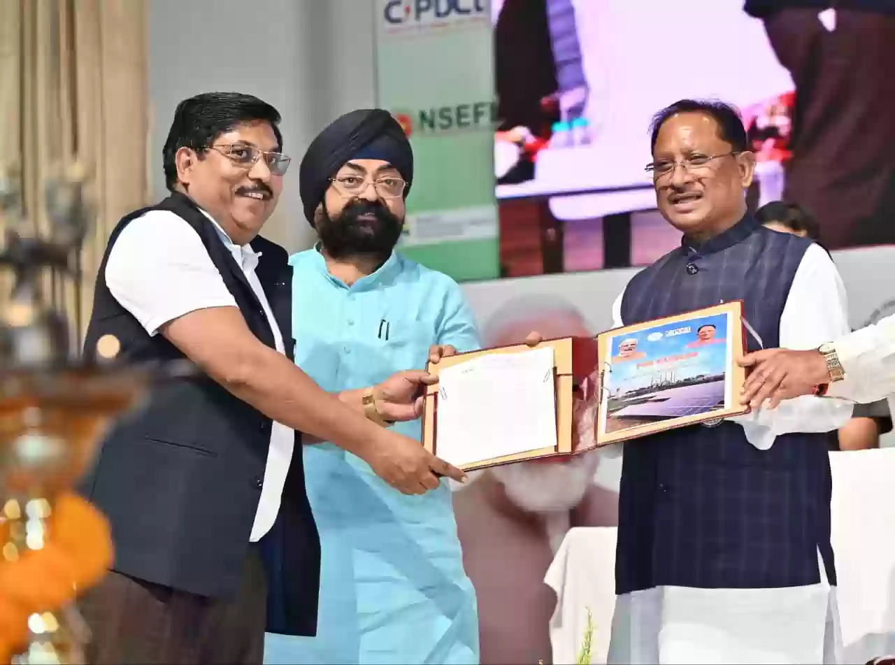 सीएम साय ने पीएम सूर्यघर मुफ्त बिजली योजना के तहत 1.85 करोड़ रुपये की सब्सिडी की जारी, 'सूर्य रथ' को दिखाई हरी झंडी