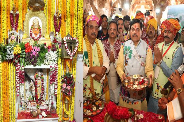 मुख्यमंत्री डॉ. मोहन यादव ने कैबिनेट मंत्रियों संग निमाड़-मालवा के लोक देवता भीलट देव के किए दर्शन