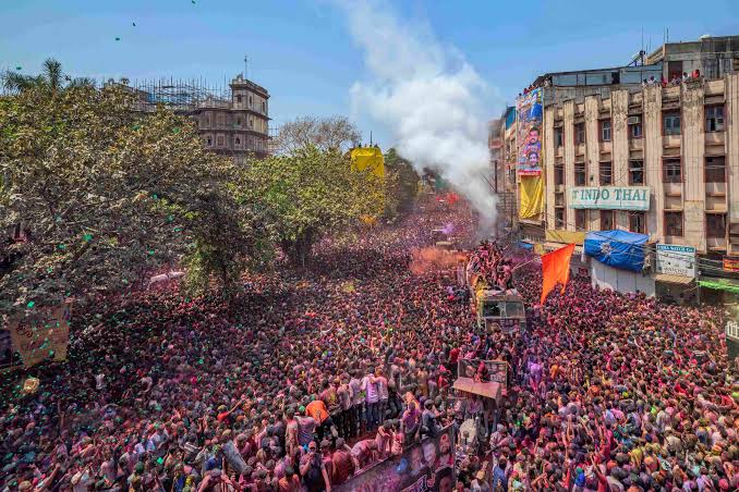 इंदौर रंगपंचमी गेर 2026: सुरक्षा कड़ी, गेर मार्ग पर केबल हटाने से लेकर CCTV-ड्रोन निगरानी तक प्रशासन की बड़ी तैयारी