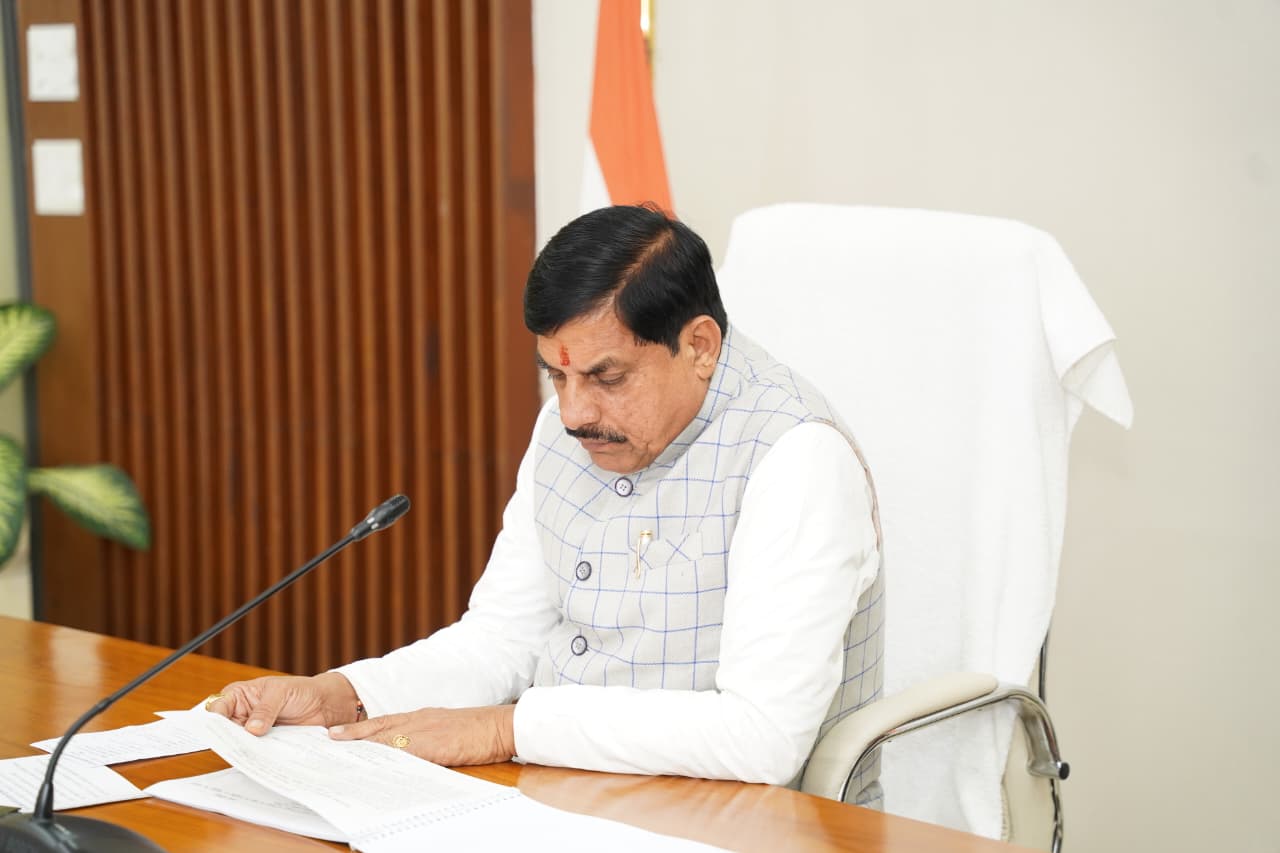 MP में बड़ी प्रशासनिक सर्जरी के संकेत: CM मोहन यादव का कलेक्टरों को साफ संदेश — “परफॉर्मेंस दिखाओ, तभी रहोगे मैदान में”