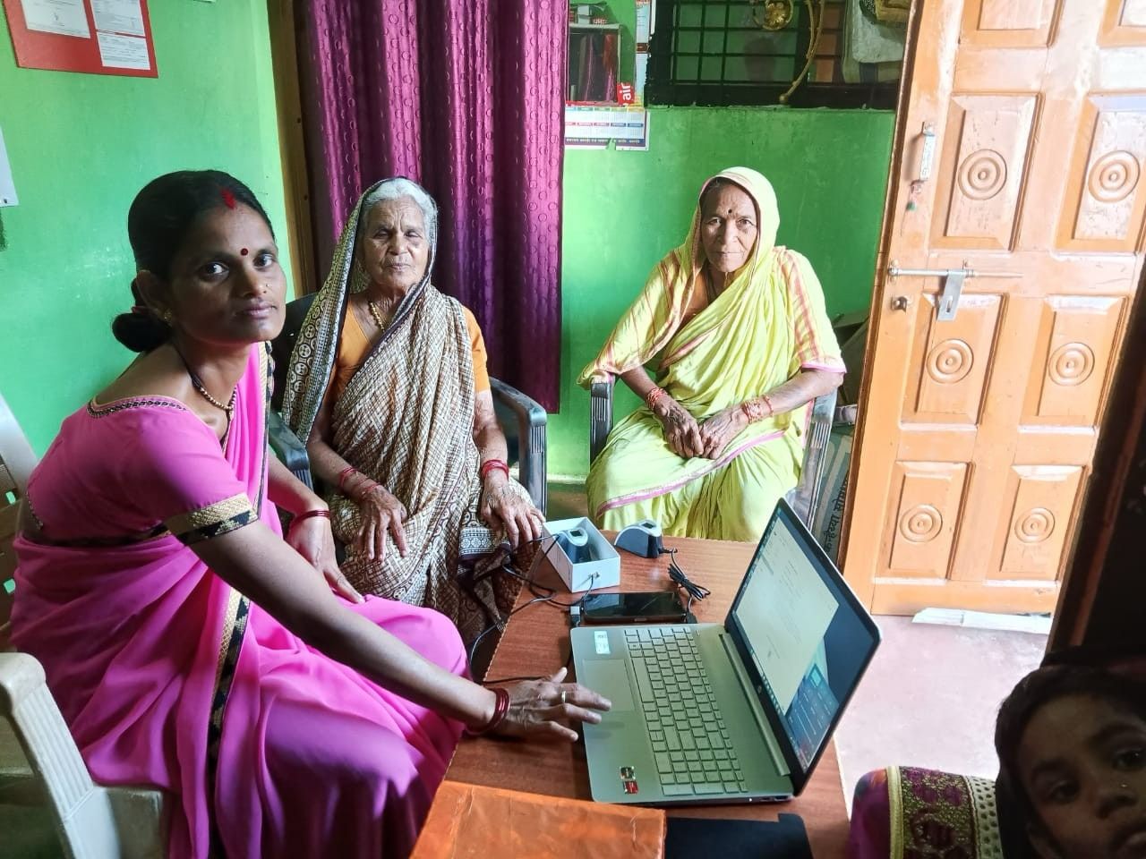 आजीविका मिशन से बदली महिलाओं की तकदीर ‘कृष्णा आजीविका समूह’ बना महिला सशक्तिकरण की मिसाल