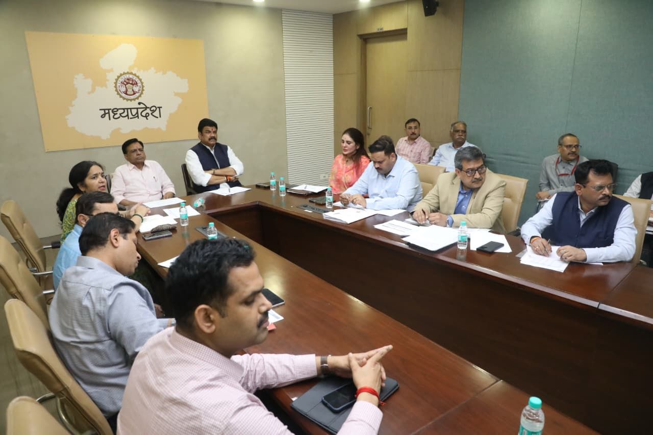 एलपीजी गैस की उपलब्धता पर रखी जा रही है पैनी नजर : उप मुख्यमंत्री देवड़ा