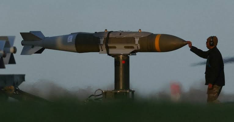 मिडिल ईस्ट तनाव: स्विट्जरलैंड ने अमेरिका को हथियार निर्यात रोका, यूरोप में इजराइली फैक्ट्री पर हमला