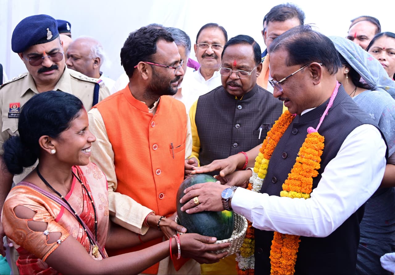 मुख्यमंत्री विष्णु देव साय ने तिलहन किसान मेले का किया शुभारंभ, कहा - हमारी सरकार किसानों से किया हर एक वादा कर रही पूरा