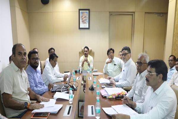 मंत्री तुलसी सिलावट ने सिंचाई परियोजनाओं को निर्धारित समयावधि में गुणवत्ता के साथ पूरा करने के दिए निर्देश