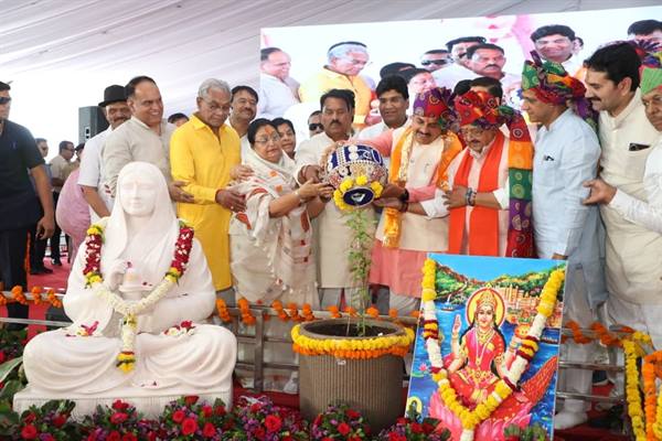 मुख्यमंत्री डॉ. मोहन यादव ने इंदौर में 1356 करोड़ रुपए के विकास कार्यों किया भूमिपूजन, बोले- प्रदेश में बह रही विकास की नई धारा