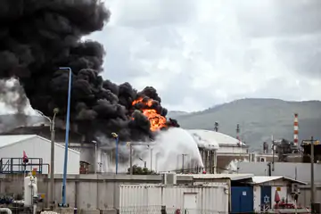 ईरान के इस्फहान में अमेरिकी एयरस्ट्राइक से धमाकों की गूंज, बंकर-बस्टर बम से हथियार डिपो तबाह—मिडिल ईस्ट तनाव और बढ़ा