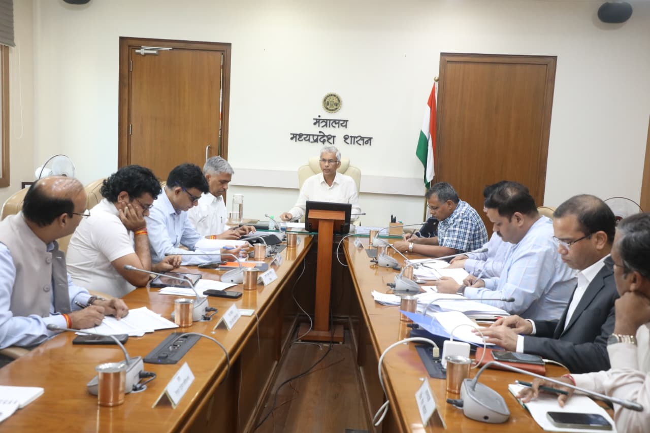 मुख्य सचिव अनुराग जैन ने कहा प्रदेश में पेट्रोलियम पदार्थों की पर्याप्त उपलब्धता, जमाखोरी और कालाबाजारी करने वालों पर करें सख्त कार्रवाई