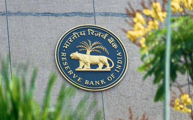 RBI ने रेपो रेट 5.25% पर बरकरार रखा, EMI में राहत जारी; महंगाई और ग्लोबल तनाव के बीच ‘वेट एंड वॉच’ रणनीति