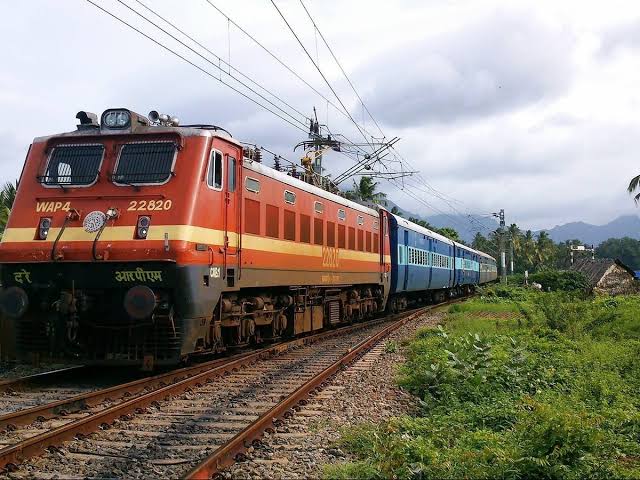 भोपाल रूट की 8 बड़ी ट्रेनें अचानक रद्द, 15 हजार यात्री प्रभावित, सफर से पहले जरूर चेक करें पूरी लिस्ट