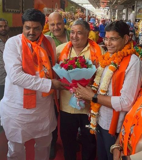मंत्री राजेश अग्रवाल व टंकराम वर्मा ने ‘रामलला दर्शन’ ट्रेन को दिखाई हरी झंडी, 850 तीर्थयात्रियों का दल रवाना