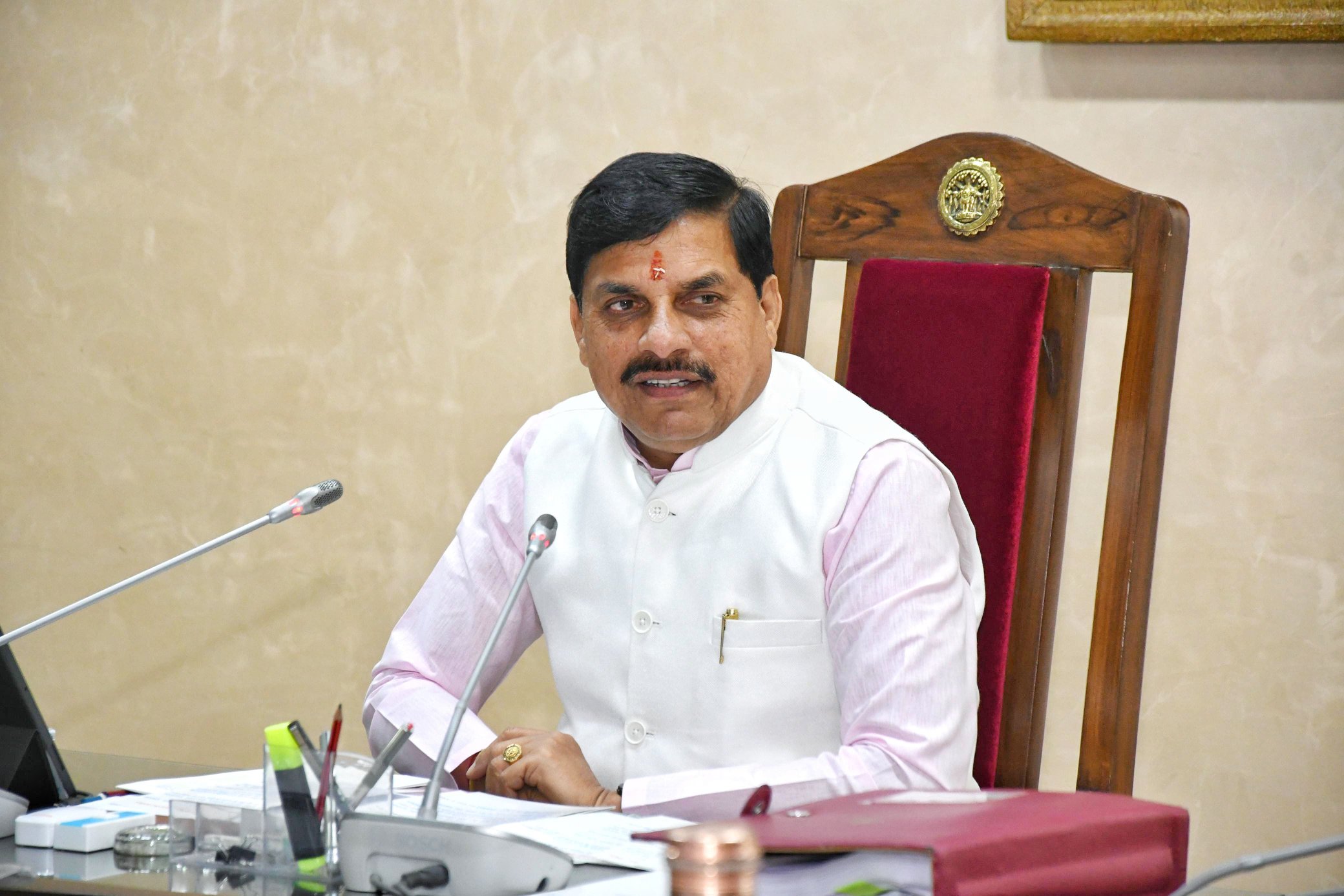 इंदौर में वंदे मातरम विवाद पर सियासत तेज: सीएम मोहन यादव का कांग्रेस पर तीखा हमला, मांगा जवाब