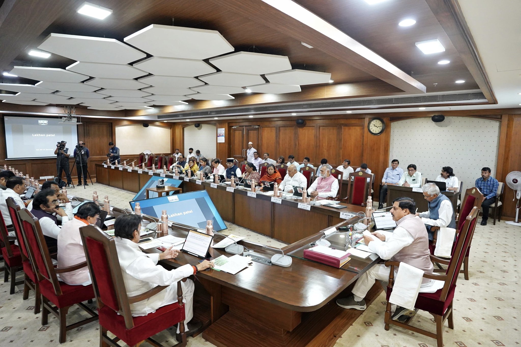 मोहन यादव कैबिनेट ने विकास योजनाओं पर लगाई ₹20,000 करोड़ से ज्यादा की मुहर, सड़कों से लेकर सेहत तक सब बदलेगा!