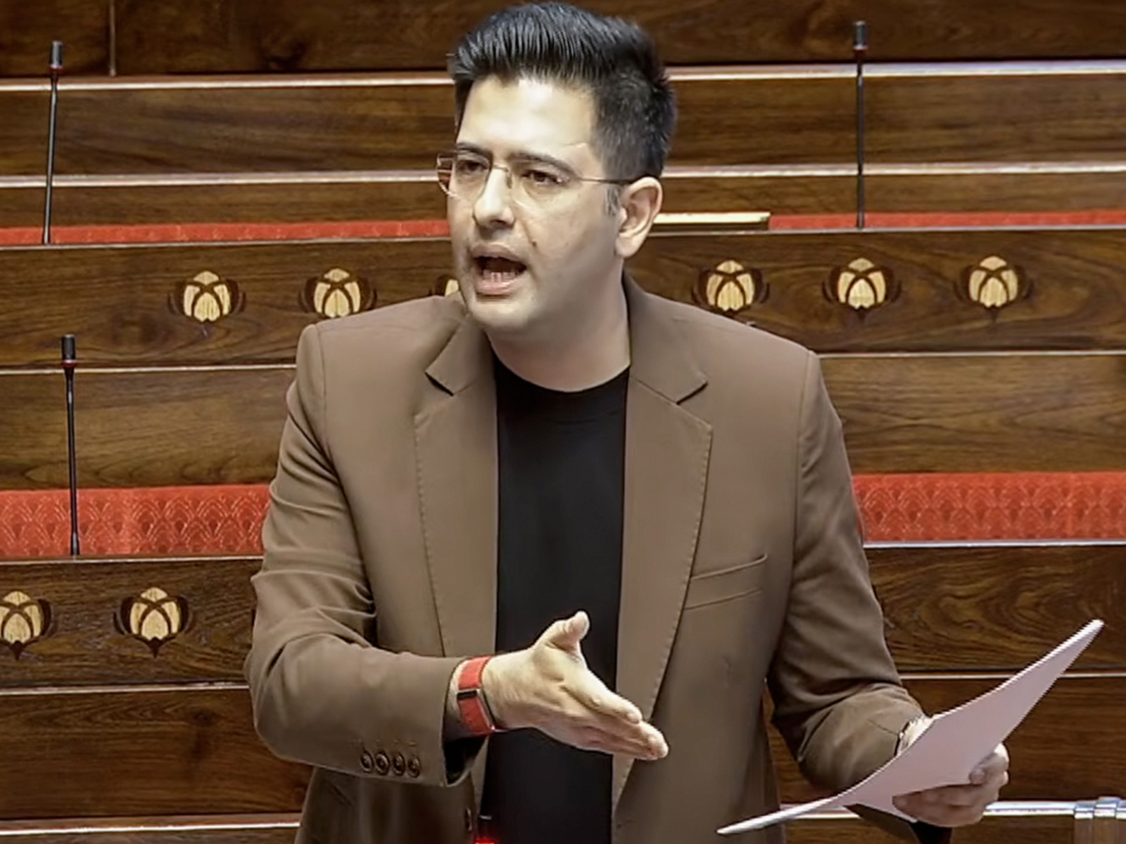 राघव चड्ढा की Z+ सुरक्षा हटाई गई, AAP में बढ़ा अंदरूनी तनाव, अब दिल्ली पुलिस के हवाले जिम्मेदारी