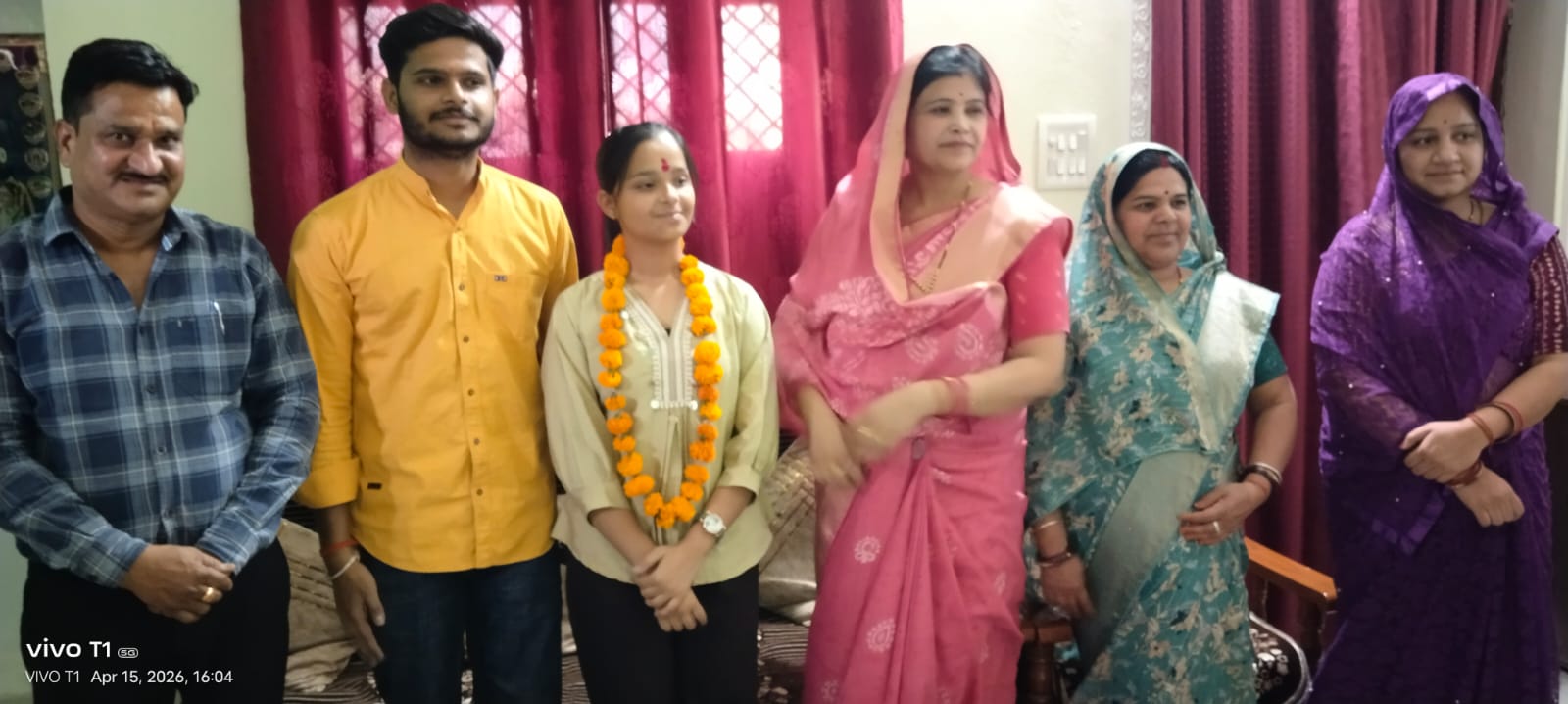 MP बोर्ड 10वीं में खनियाधाना की स्मृति पांडे का कमाल, टॉप-10 में 9वां स्थान, 25 लाख इनाम और गोल्ड मेडल का ऐलान