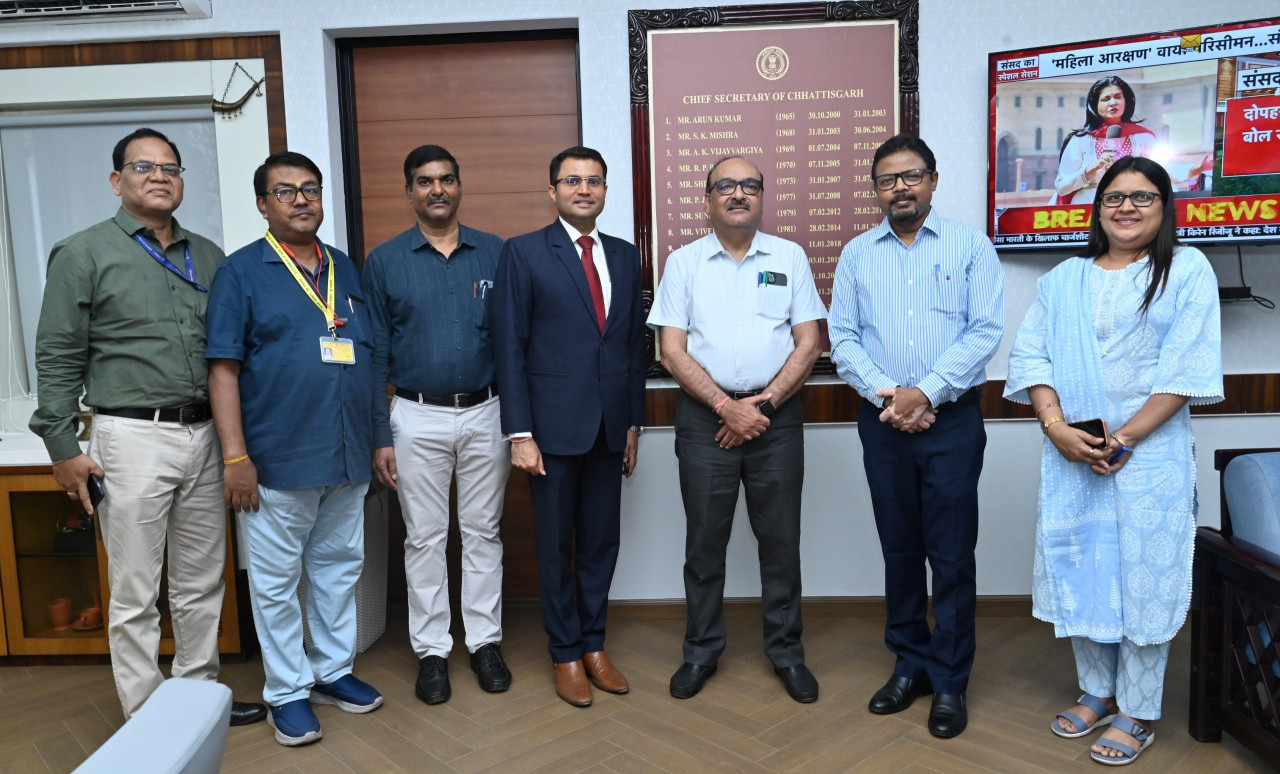 छत्तीसगढ़ में जनगणना का पहला चरण शुरू, मुख्य सचिव विकासशील ने स्व-गणना के तहत दर्ज की अपनी जानकारी