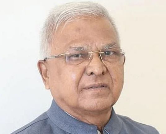 राज्यपाल मंगुभाई पटेल।