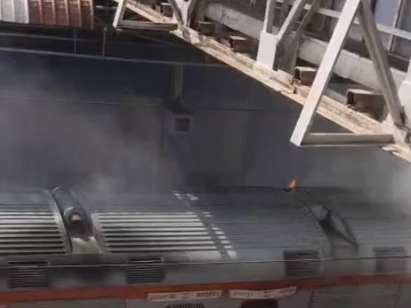 भोपाल स्टेशन पर ट्रेन से उठा धुआं, 20 मिनट में फैली दहशत—शॉर्ट सर्किट से जनरेटर कार में आग, बड़ा हादसा टला